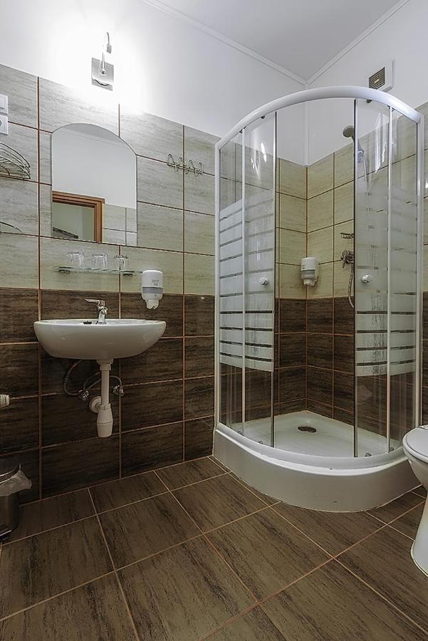 Hotel Aranypatko Fogado-Etterem Győrújbarát Exteriér fotografie