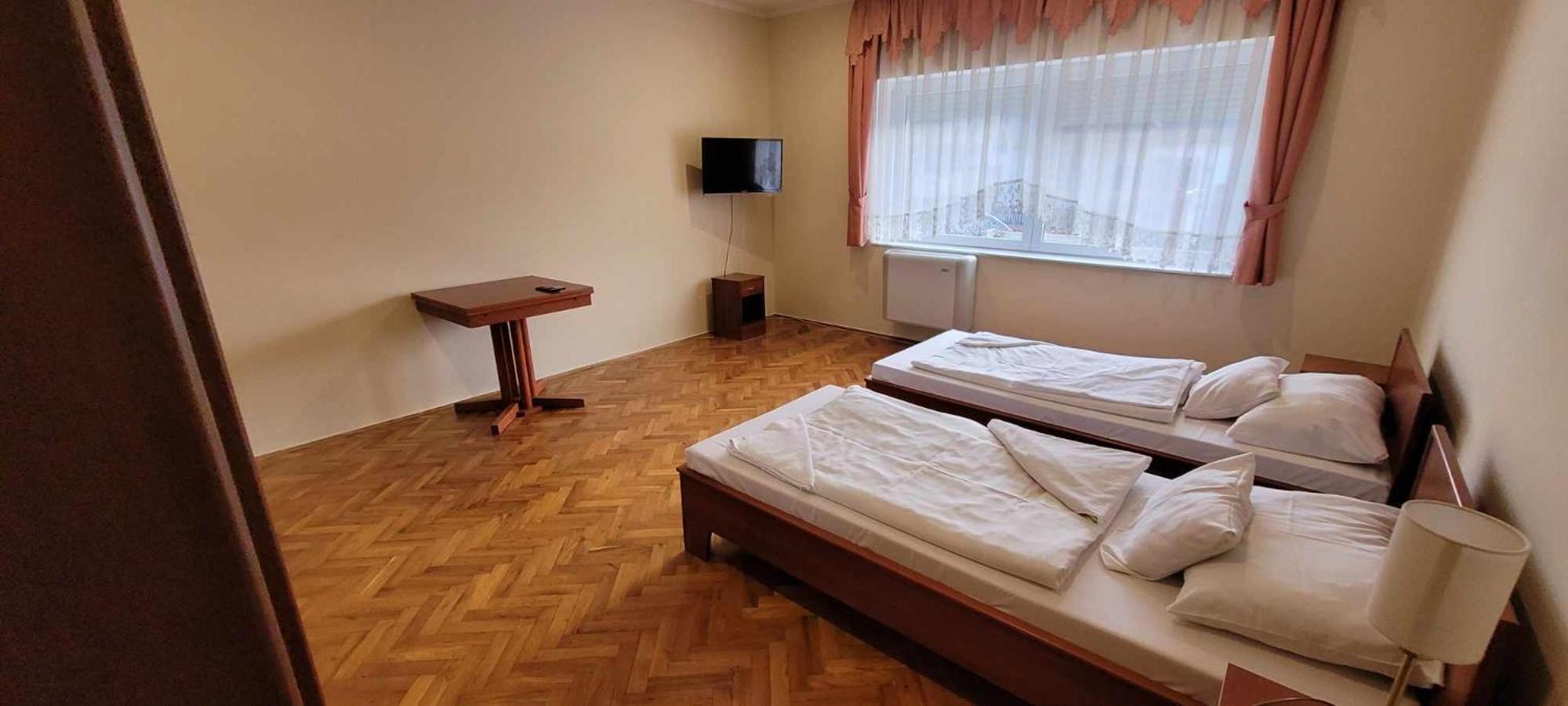 Hotel Aranypatko Fogado-Etterem Győrújbarát Exteriér fotografie