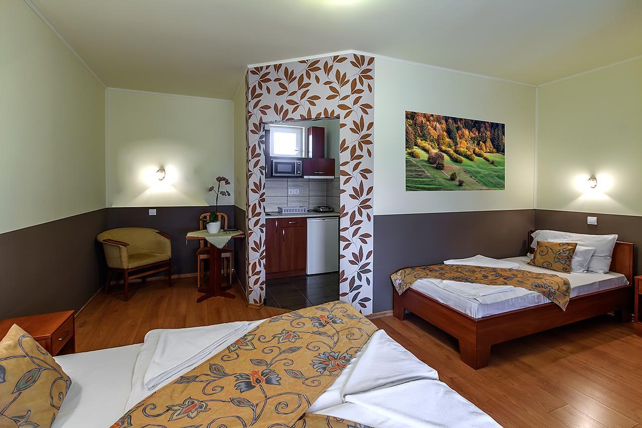 Hotel Aranypatko Fogado-Etterem Győrújbarát Exteriér fotografie