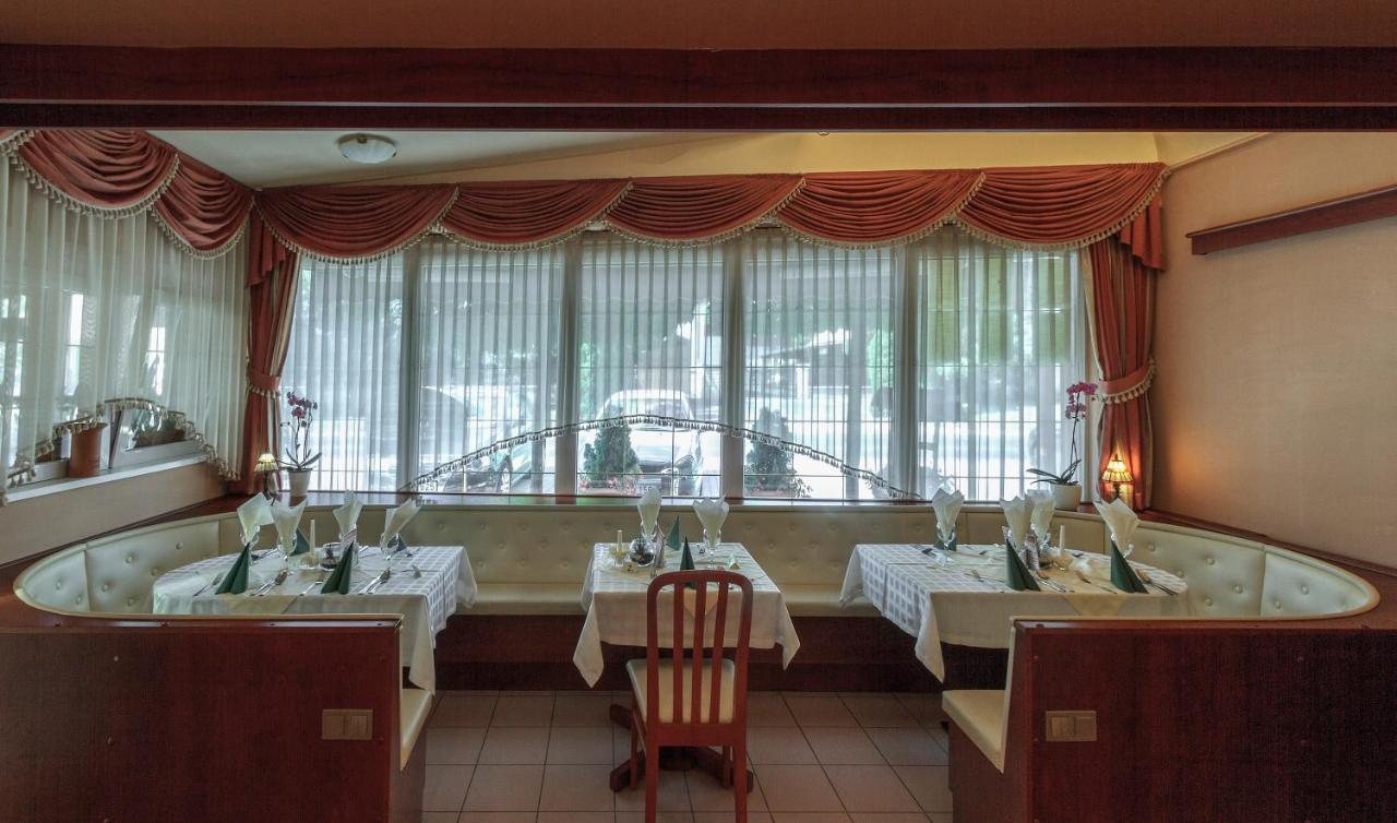 Hotel Aranypatko Fogado-Etterem Győrújbarát Exteriér fotografie